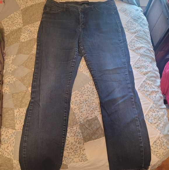 2/$10 Reitmans straight leg mom jeans. High rise Tummy tamer + Stretch size 15 - Picture 1 of 2